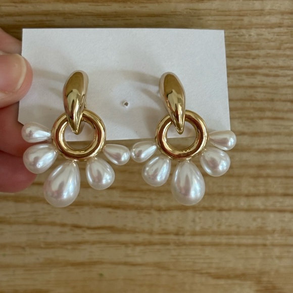 Mignonne Gavigan Margot Pearl Drop Earrings - Picture 2 of 6